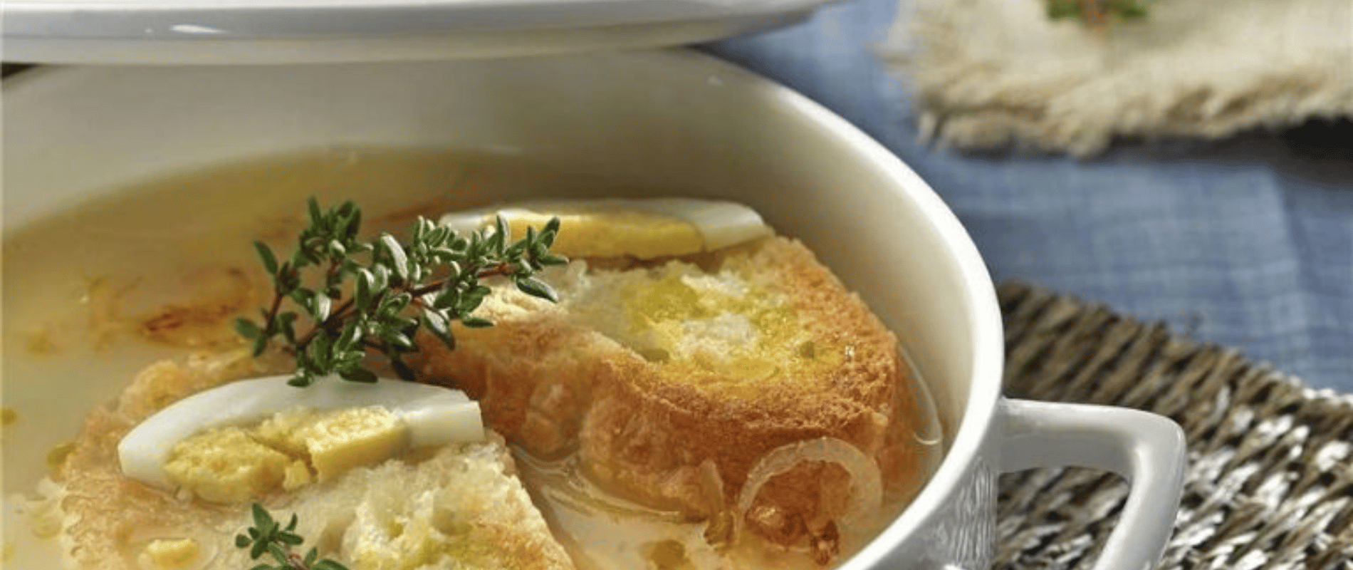 Tradicionalment, la sopa de farigola és una sopa escaldada amb gran valor medicinal. L’hauríem de prendre sovint per la seva acció desinfectant. En cas de no haver-la tastat, us ho facilitem des del Parc de les Olors.